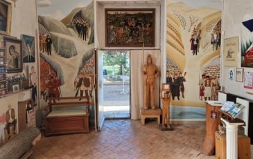 Exposition de sculptures et de fresques