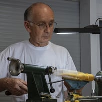Un tourneur sur bois au musée