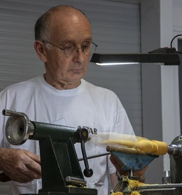 Un tourneur sur bois au musée