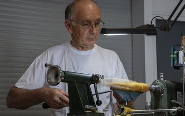 Un tourneur sur bois au musée