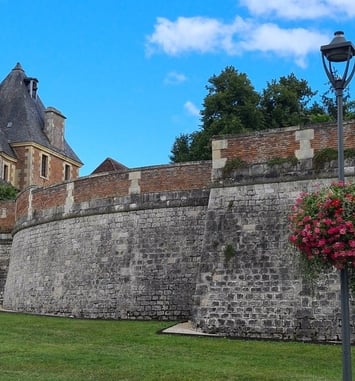 Visite guidée du château de Dampierre (extérieur)