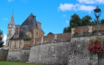 Visite guidée du château de Dampierre (extérieur)