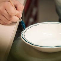 Atelier de peinture sur faïence