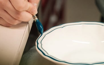 Atelier de peinture sur faïence