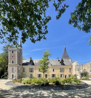 Théâtre dans le parc du Château du Prieuré à Villemoutiers